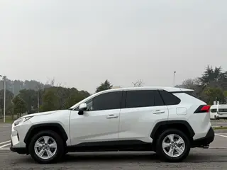Toyota RAV4 2023 2.0L CVT Two-wheel drive urban version exterior photo 8 Toyota RAV4 2023 2.0L CVT Two-wheel drive urban version exterior photo 8