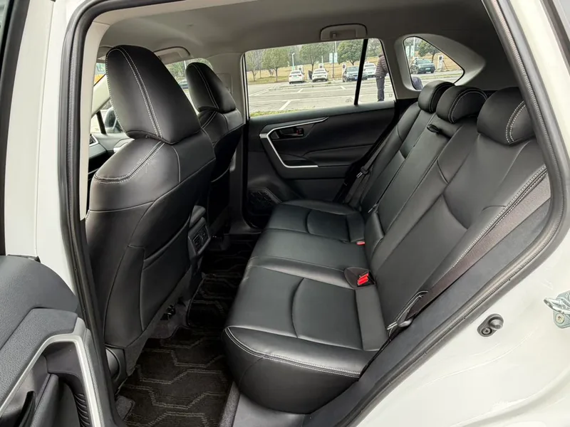 Toyota RAV4 2023 2.0L CVT Two-wheel drive urban version interior photo 14 Toyota RAV4 2023 2.0L CVT Two-wheel drive urban version interior photo 14