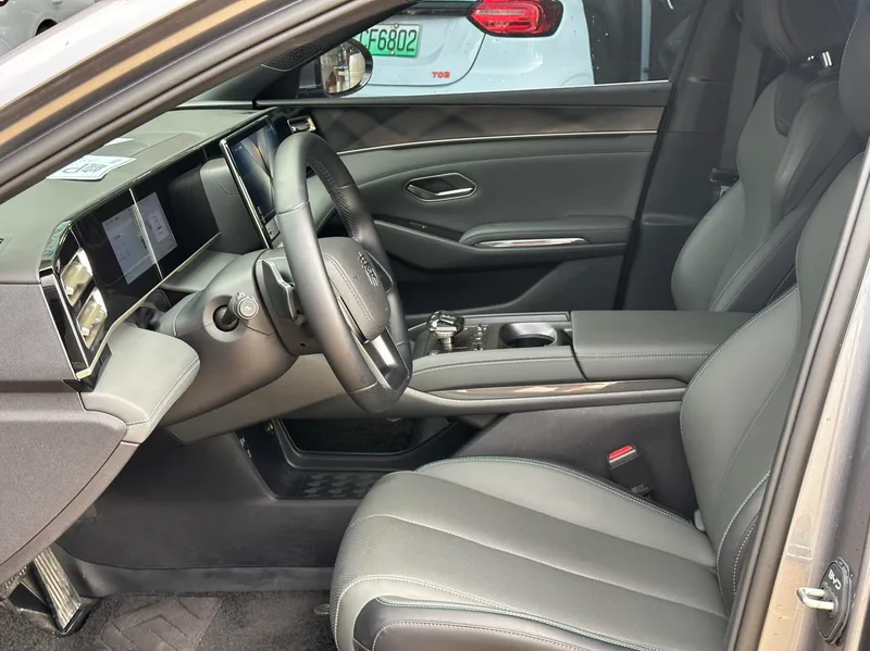 BYD Qin L 2025 Премиум-версия с автопилотом DM-i 80KM Лидирующий интерьер фото 8 BYD Qin L 2025 Премиум-версия с автопилотом DM-i 80KM Лидирующий интерьер фото 8
