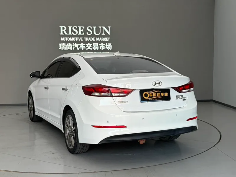 Hyundai Elantra Lingdong 2016 1.6L Inteligente automático De élite exterior foto 4 Hyundai Elantra Lingdong 2016 1.6L Inteligente automático De élite exterior foto 4