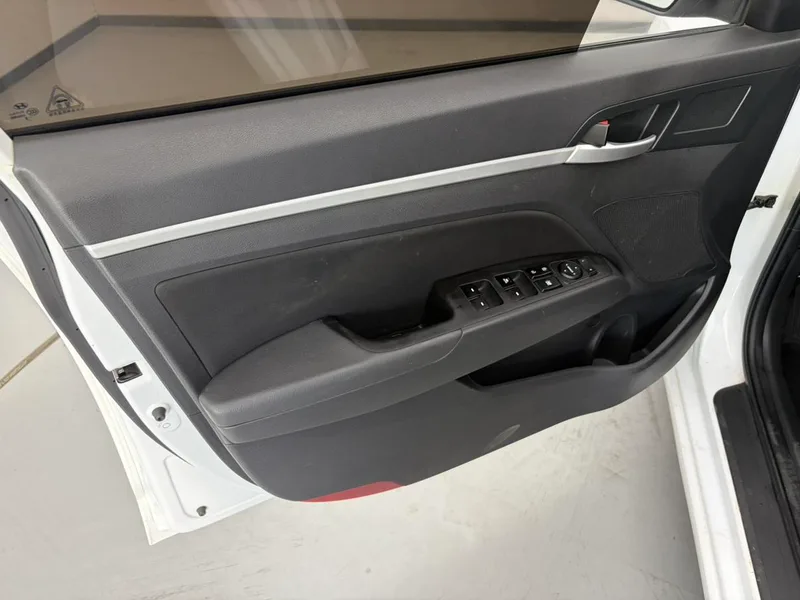 Hyundai Elantra Lingdong 2016 1.6L Inteligente automático De élite interior foto 8 Hyundai Elantra Lingdong 2016 1.6L Inteligente automático De élite interior foto 8