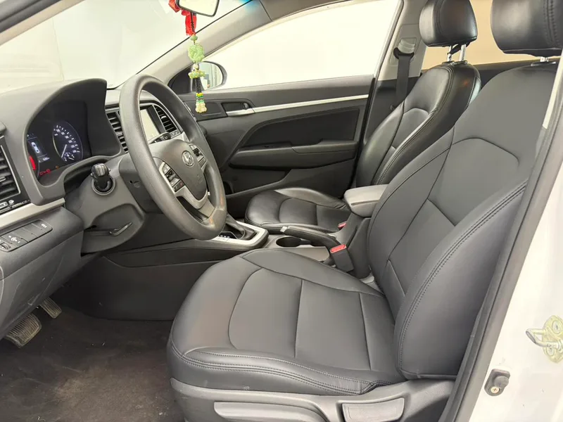 Hyundai Elantra Lingdong 2016 1.6L Inteligente automático De élite interior foto 9 Hyundai Elantra Lingdong 2016 1.6L Inteligente automático De élite interior foto 9