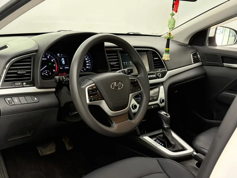 Hyundai Elantra Lingdong 2016 1.6L Inteligente automático De élite interior foto 12 Hyundai Elantra Lingdong 2016 1.6L Inteligente automático De élite interior foto 12