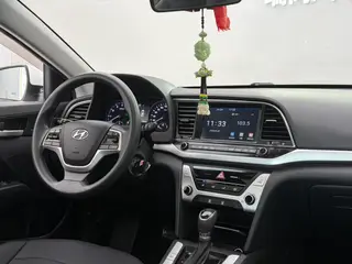 Hyundai Elantra Lingdong 2016 1.6L Inteligente automático De élite interior foto 13 Hyundai Elantra Lingdong 2016 1.6L Inteligente automático De élite interior foto 13