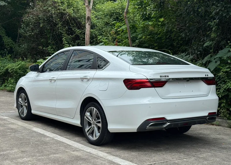 Geely Binrui 2018 14T CVT Красочная версия экстерьер фото 4 Geely Binrui 2018 14T CVT Красочная версия экстерьер фото 4