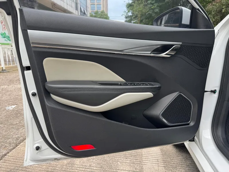 Geely Binrui 2018 14T CVT Красочная версия экстерьер фото 7 Geely Binrui 2018 14T CVT Красочная версия экстерьер фото 7