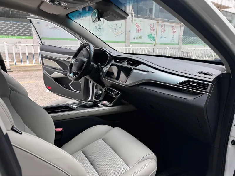 Geely Binrui 2018 14T CVT Красочная версия интерьер фото 11 Geely Binrui 2018 14T CVT Красочная версия интерьер фото 11