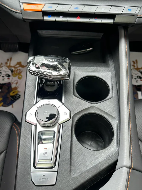 Changan UNI-V 2022 1.5T Premium Trim interior photo 12 Changan UNI-V 2022 1.5T Premium Trim interior photo 12