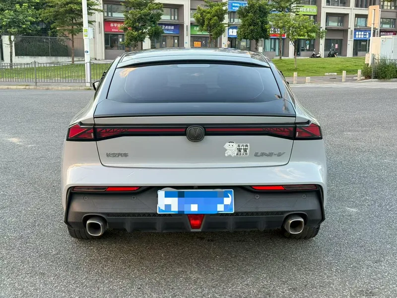 Changan UNI-V 2022 1.5T Finition premium extérieur photo 5 Changan UNI-V 2022 1.5T Finition premium extérieur photo 5