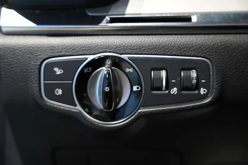 BYD Tang DM 2018 DM 2.0T Tracción a las cuatro ruedas a tiempo completo 7 Asiento País V exterior foto 10 BYD Tang DM 2018 DM 2.0T Tracción a las cuatro ruedas a tiempo completo 7 Asiento País V exterior foto 10
