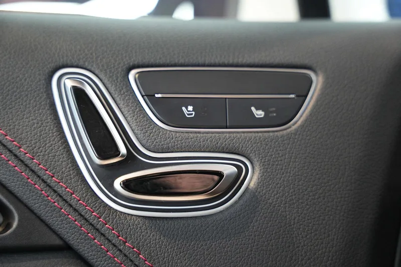 BYD Tang DM 2018 DM 2.0T Tracción a las cuatro ruedas a tiempo completo 7 Asiento País V interior foto 11 BYD Tang DM 2018 DM 2.0T Tracción a las cuatro ruedas a tiempo completo 7 Asiento País V interior foto 11
