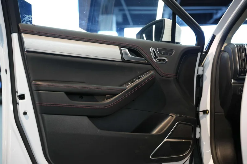 BYD Tang DM 2018 DM 2.0T Tracción a las cuatro ruedas a tiempo completo 7 Asiento País V interior foto 14 BYD Tang DM 2018 DM 2.0T Tracción a las cuatro ruedas a tiempo completo 7 Asiento País V interior foto 14