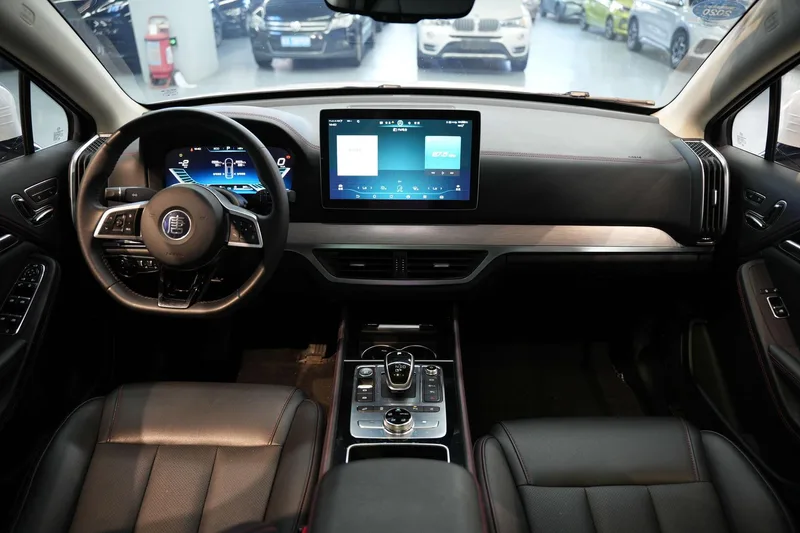 BYD Tang DM 2018 DM 2.0T Tracción a las cuatro ruedas a tiempo completo 7 Asiento País V interior foto 15 BYD Tang DM 2018 DM 2.0T Tracción a las cuatro ruedas a tiempo completo 7 Asiento País V interior foto 15