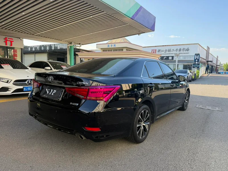 Toyota Crown 2018 2.0T Модная версия экстерьер фото 6 Toyota Crown 2018 2.0T Модная версия экстерьер фото 6