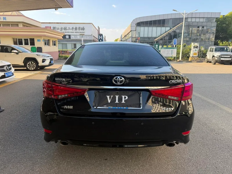Toyota Crown 2018 2.0T Модная версия интерьер фото 8 Toyota Crown 2018 2.0T Модная версия интерьер фото 8