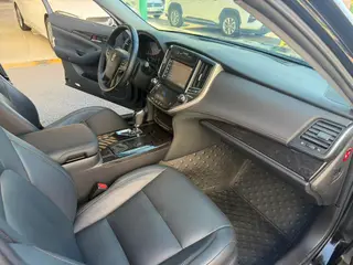 Toyota Crown 2018 2.0T Модная версия интерьер фото 13 Toyota Crown 2018 2.0T Модная версия интерьер фото 13