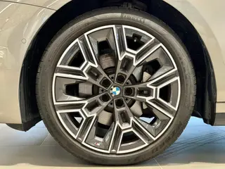 BMW 5 Series 2024 530Li Type de luxe M Ensemble de sport intérieur photo 15 BMW 5 Series 2024 530Li Type de luxe M Ensemble de sport intérieur photo 15