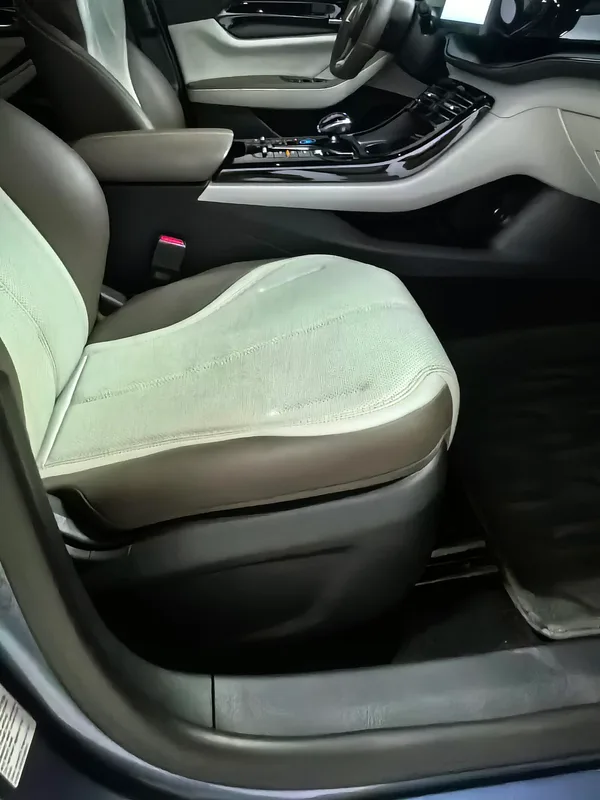 BYD Qin PLUS 2024 Glory Edition DM-i 55KM Leading Type interior photo 9 BYD Qin PLUS 2024 Glory Edition DM-i 55KM Leading Type interior photo 9