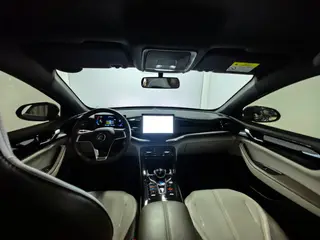 BYD Qin PLUS 2024 Glory Edition DM-i 55KM Leading Type interior photo 10 BYD Qin PLUS 2024 Glory Edition DM-i 55KM Leading Type interior photo 10