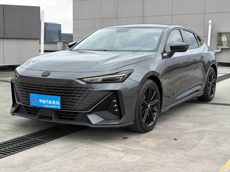 Changan UNI-V 2022 1.5T Премиальная комплектация экстерьер фото 1 Changan UNI-V 2022 1.5T Премиальная комплектация экстерьер фото 1