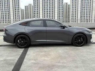 Changan UNI-V 2022 1.5T Премиальная комплектация экстерьер фото 6 Changan UNI-V 2022 1.5T Премиальная комплектация экстерьер фото 6
