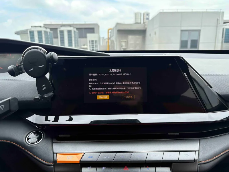 Changan UNI-V 2022 1.5T Премиальная комплектация интерьер фото 14 Changan UNI-V 2022 1.5T Премиальная комплектация интерьер фото 14