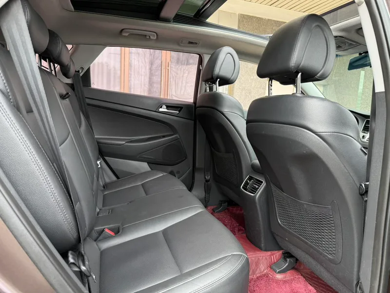 Hyundai Tucson 2015 1.6T Doble embrague, tracción delantera, versión inteligente interior foto 12 Hyundai Tucson 2015 1.6T Doble embrague, tracción delantera, versión inteligente interior foto 12
