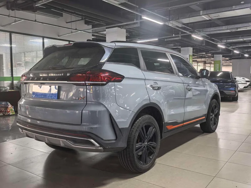 Geely Boyue 2022 Boyue X 1.8TD DCT Tipo Zhizun exterior foto 6 Geely Boyue 2022 Boyue X 1.8TD DCT Tipo Zhizun exterior foto 6