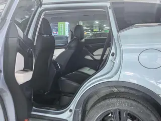Geely Boyue 2022 Boyue X 1.8TD DCT Tipo Zhizun interior foto 10 Geely Boyue 2022 Boyue X 1.8TD DCT Tipo Zhizun interior foto 10