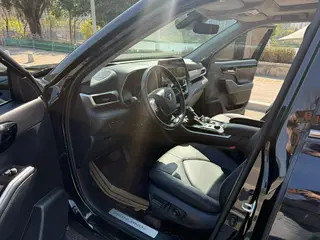 Toyota Highlander 2024 380T Four-wheel drive Premium Edition 7 seat interior photo 6 Toyota Highlander 2024 380T Four-wheel drive Premium Edition 7 seat interior photo 6