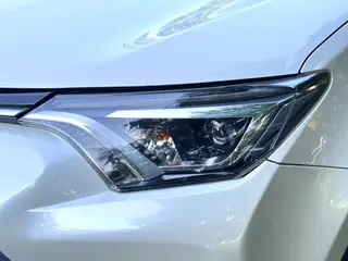 Toyota RAV4 2018 2.5L Élite automatique à quatre roues motrices i Version intérieur photo 19