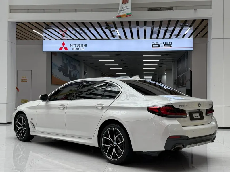 BMW 5 Series 2022 Restyling 530Li Premium Class M Sports suit exterior photo 6 BMW 5 Series 2022 Restyling 530Li Premium Class M Sports suit exterior photo 6