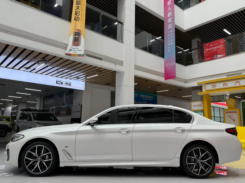 BMW 5 Series 2022 Restyling 530Li Premium Class M Sports suit exterior photo 9 BMW 5 Series 2022 Restyling 530Li Premium Class M Sports suit exterior photo 9