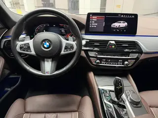 BMW 5 Series 2022 Restyling 530Li Premium Class M Sports suit interior photo 15 BMW 5 Series 2022 Restyling 530Li Premium Class M Sports suit interior photo 15