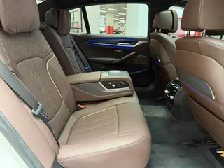 BMW 5 Series 2022 Restyling 530Li Premium Class M Sports suit interior photo 17 BMW 5 Series 2022 Restyling 530Li Premium Class M Sports suit interior photo 17