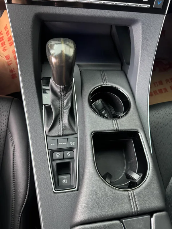 Toyota Avalon 2022 2.5L Version de luxe intérieur photo 13