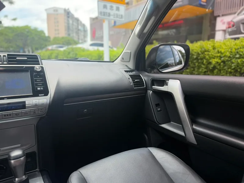 Toyota Prado 2018 3.5L Automático TX-L NAVI Neumo de repuesto trasero interior foto 9 Toyota Prado 2018 3.5L Automático TX-L NAVI Neumo de repuesto trasero interior foto 9