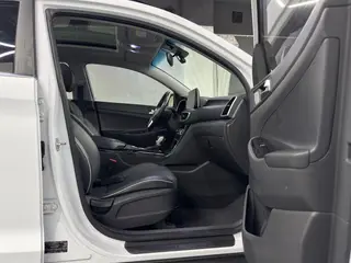 Hyundai Tucson 2020 280TGDi Version mode à deux roues motrices à double embrayage Pays V intérieur photo 10