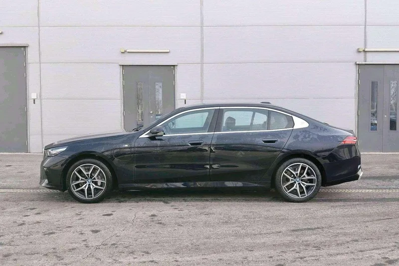 BMW i5 2024 eDrive35L M Sports suit exterior photo 6 BMW i5 2024 eDrive35L M Sports suit exterior photo 6