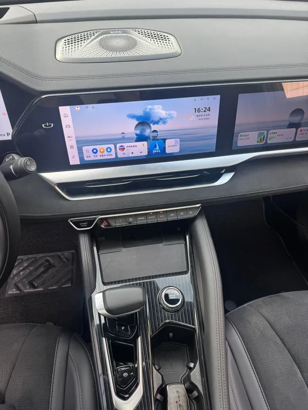 Geely Monjaro 2024 2.0TD High-power automatic two-wheel drive skyline version interior photo 12 Geely Monjaro 2024 2.0TD High-power automatic two-wheel drive skyline version interior photo 12