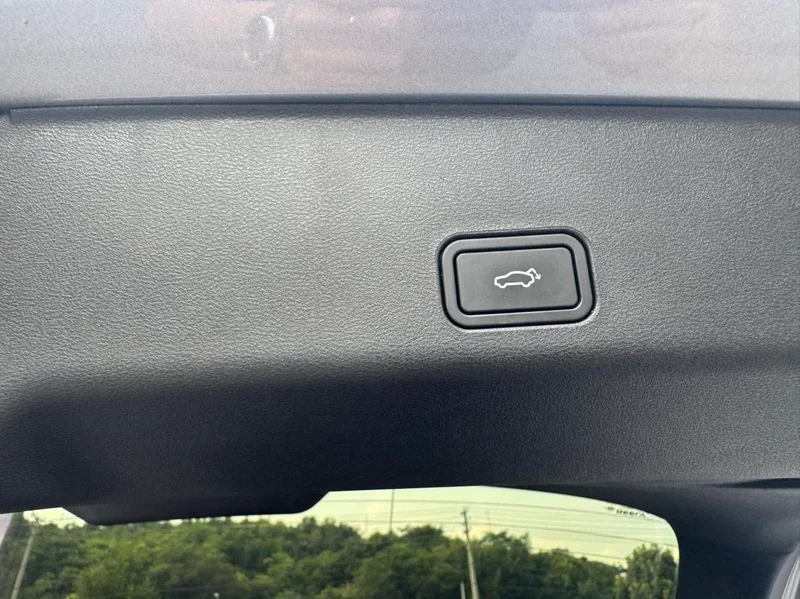 Geely Monjaro 2024 2.0TD High-power automatic two-wheel drive skyline version interior photo 18 Geely Monjaro 2024 2.0TD High-power automatic two-wheel drive skyline version interior photo 18