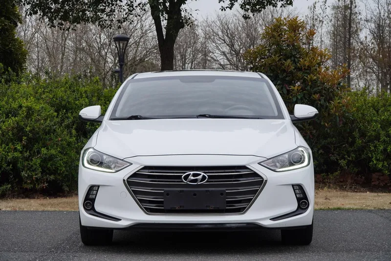 Hyundai Elantra Lingdong 2016 1.6L Inteligente automático De élite exterior foto 2 Hyundai Elantra Lingdong 2016 1.6L Inteligente automático De élite exterior foto 2