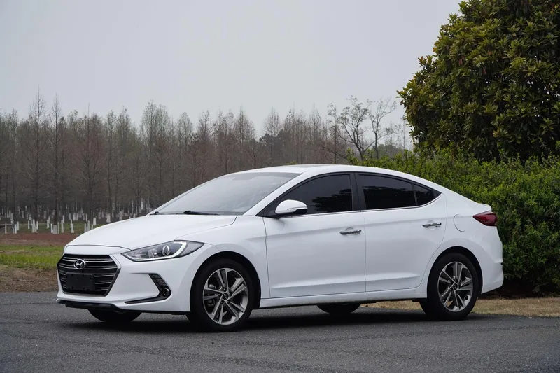 Hyundai Elantra Lingdong 2016 1.6L Inteligente automático De élite exterior foto 3 Hyundai Elantra Lingdong 2016 1.6L Inteligente automático De élite exterior foto 3