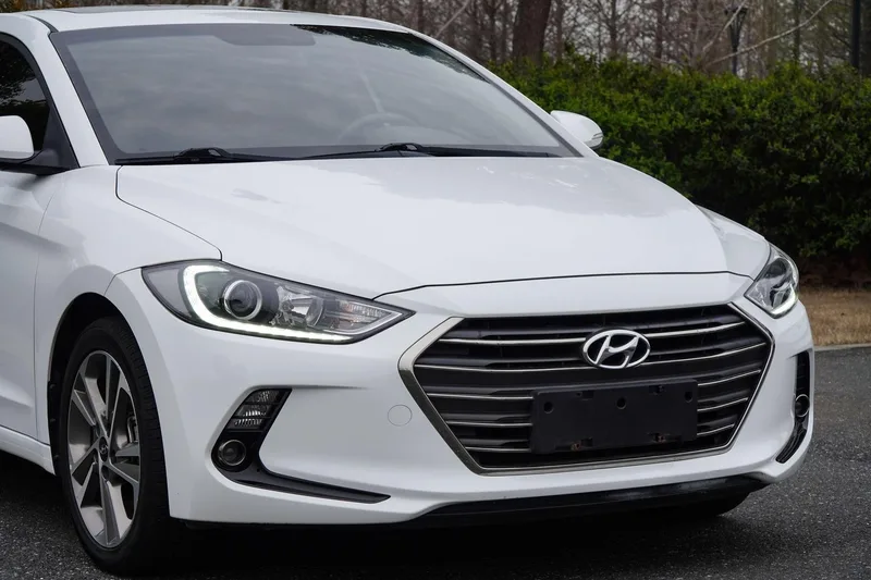 Hyundai Elantra Lingdong 2016 1.6L Inteligente automático De élite exterior foto 4 Hyundai Elantra Lingdong 2016 1.6L Inteligente automático De élite exterior foto 4