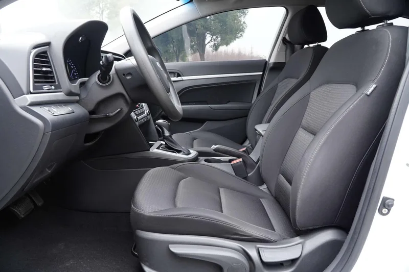 Hyundai Elantra Lingdong 2016 1.6L Inteligente automático De élite exterior foto 5 Hyundai Elantra Lingdong 2016 1.6L Inteligente automático De élite exterior foto 5