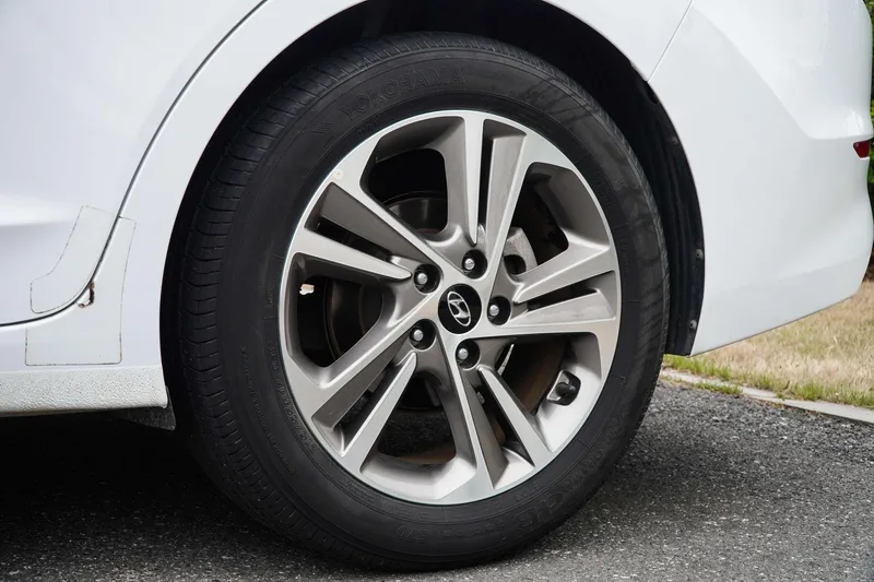 Hyundai Elantra Lingdong 2016 1.6L Inteligente automático De élite exterior foto 7 Hyundai Elantra Lingdong 2016 1.6L Inteligente automático De élite exterior foto 7