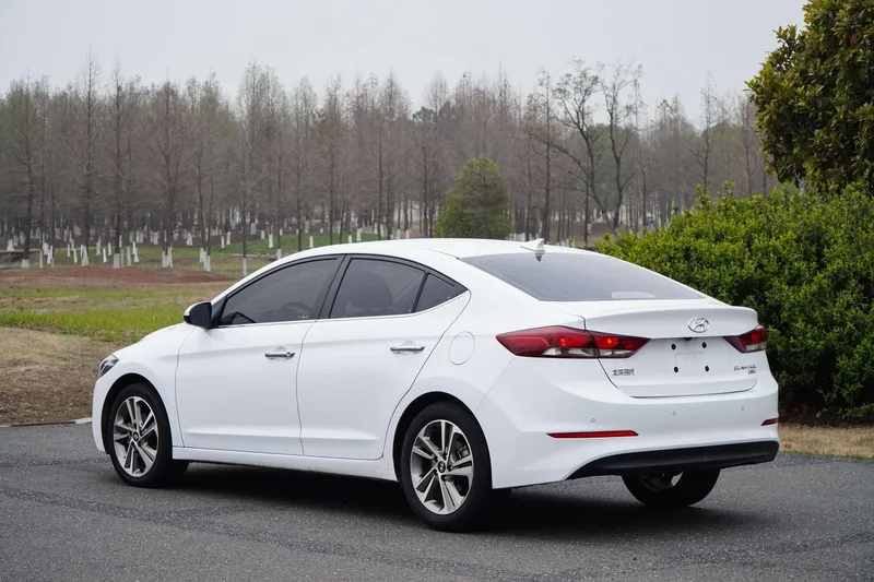 Hyundai Elantra Lingdong 2016 1.6L Inteligente automático De élite exterior foto 9 Hyundai Elantra Lingdong 2016 1.6L Inteligente automático De élite exterior foto 9