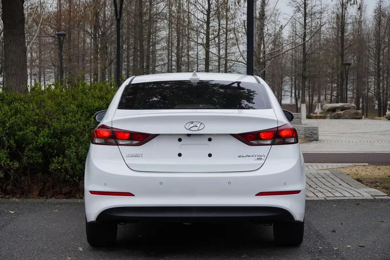 Hyundai Elantra Lingdong 2016 1.6L Inteligente automático De élite exterior foto 10 Hyundai Elantra Lingdong 2016 1.6L Inteligente automático De élite exterior foto 10