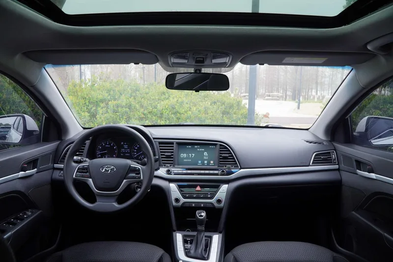 Hyundai Elantra Lingdong 2016 1.6L Inteligente automático De élite interior foto 12 Hyundai Elantra Lingdong 2016 1.6L Inteligente automático De élite interior foto 12