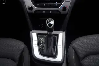 Hyundai Elantra Lingdong 2016 1.6L Inteligente automático De élite interior foto 14 Hyundai Elantra Lingdong 2016 1.6L Inteligente automático De élite interior foto 14